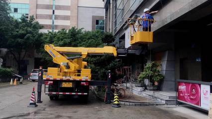广州高空作业车、吊篮车与升降平台租赁服务详解